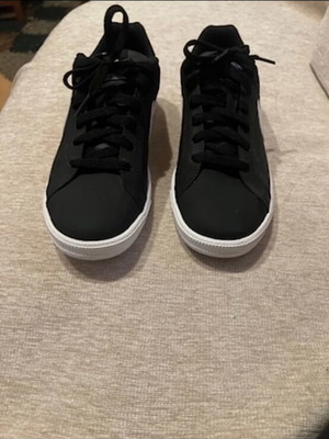 Nike women's athletic shoes like new, black and white