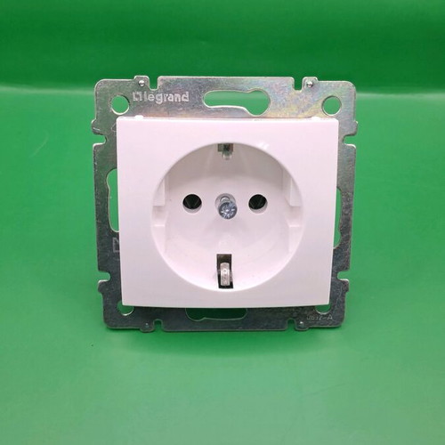 Legrand Valena 2P+E white socket new