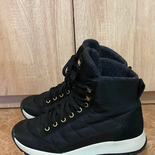 Olang women's snow boots like new, size 38, black and white