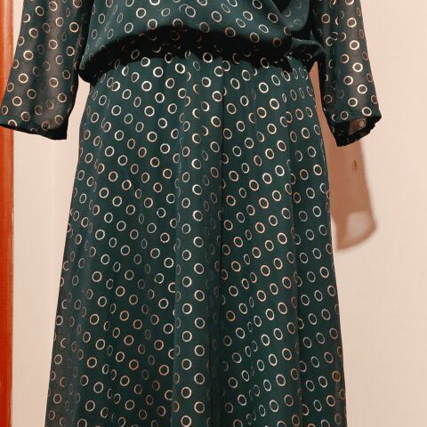 Nuance emerald dress size 40 with gold rings pattern