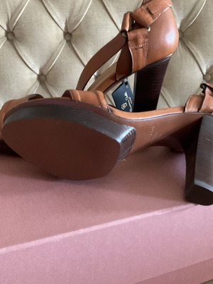 Massimo Dutti pumps, tan