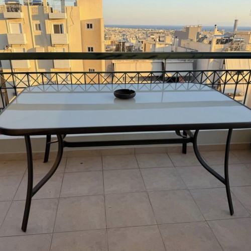 Garden table 1.53x98 with 3 chairs like new