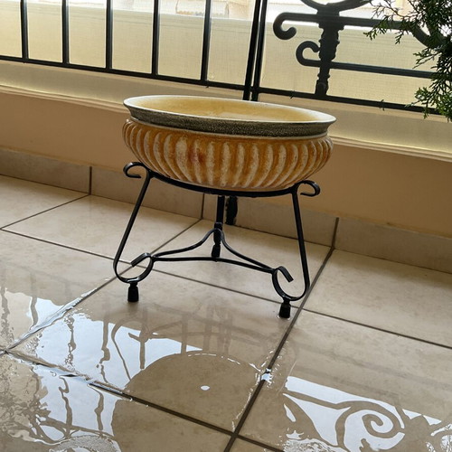Set of 2 handmade ceramic flowerpots with metal stands