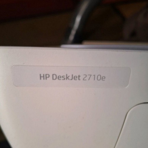 HPDeskjet 2710e printer and copier like new with A4 sheets