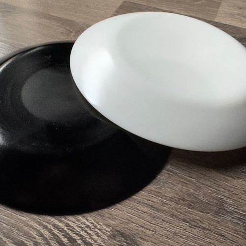 Set of black and white plates 18 cm like new, minimal design