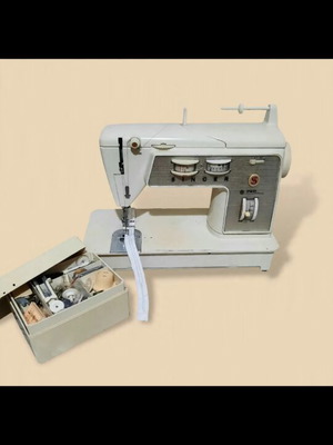 Singer 740 vintage sewing machine used with case and accessories