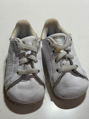 Adidas Stan Smith Crib baby shoes used, size 18, holographic