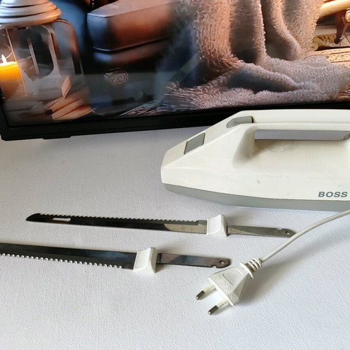 Bosch electric knife used with two blades and case
