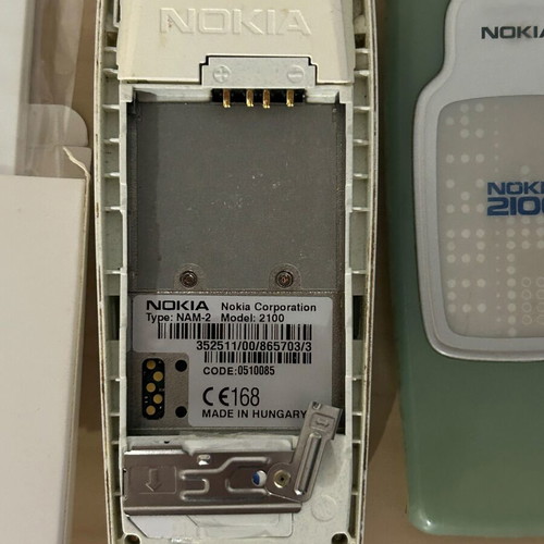 Nokia 2100 mobile phone with new BLD-3 battery