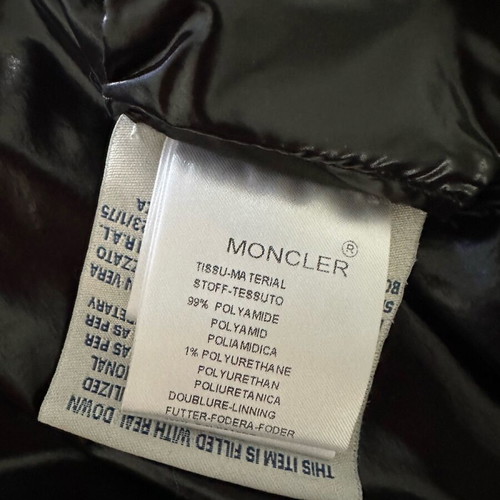 Moncler jacket like new with gold details, black size M