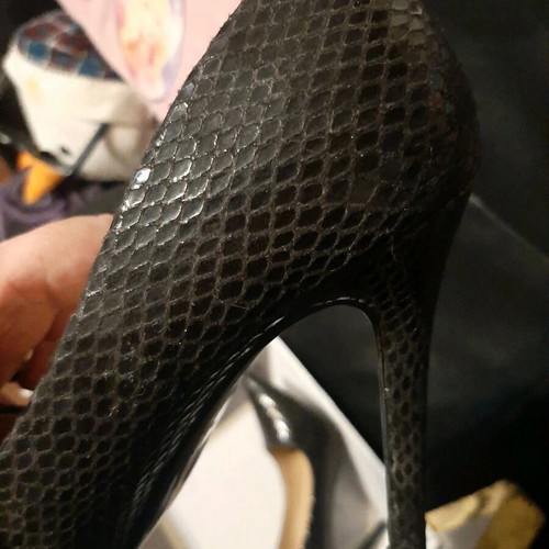 Black high heel shoes like new, size 39, crocodile pattern