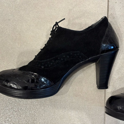 Closed heeled shoes used, size 39, eco leather and suede