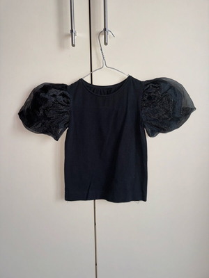 T-shirt black with transparent sleeves like new, age 4-5, size 104-110 cm