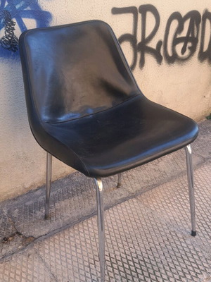 Καρέκλα με μεταλλική βάση και δερματίνη μεταχειρισμένη, δεκαετίας του 60