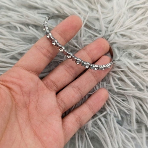 Bracelet new with silver clasp and heart design