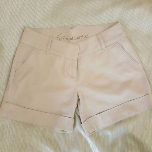 Beige Stradivarius shorts with cuffs and belt loops like new
