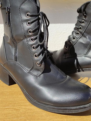 Hunter black ankle boots used, size 39, low heel