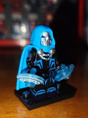 Dr. Doom 2099 minifigure like new with base and two blue magic shields