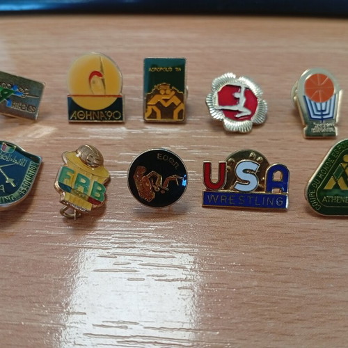 Vintage collectible pins set of 10 international sports federations, like new