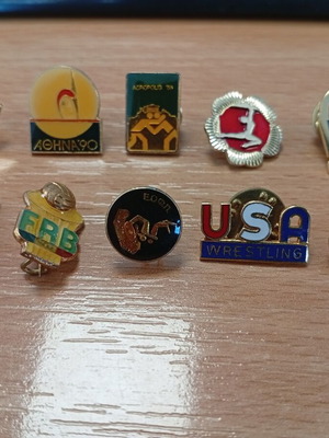 Vintage collectible pins set of 10 international sports federations, like new