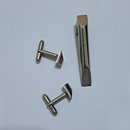 Tie pin and cufflinks set like new, silver