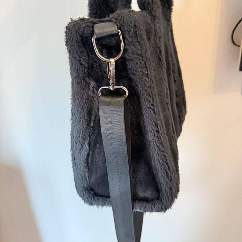Moschino tote bag used, black furry shoulder bag Migato