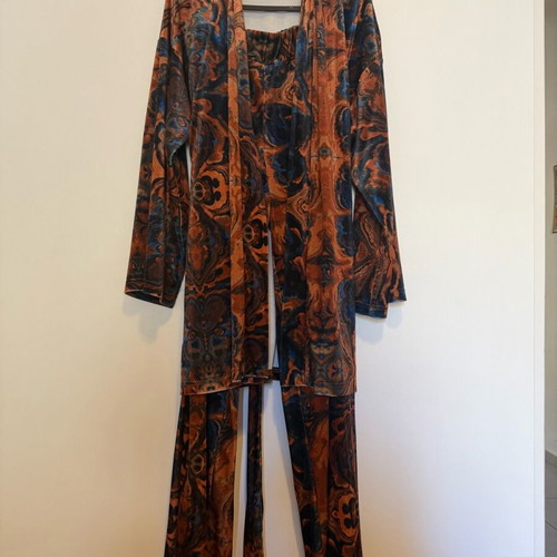 Velvet set like new with one size kimono and small pants