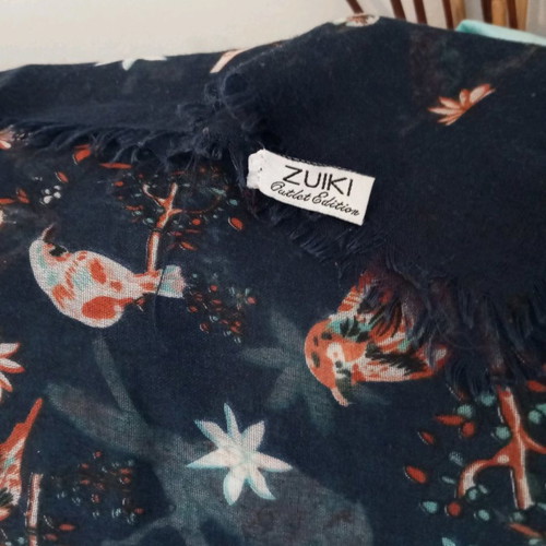 Zuiki outlet edition Italy scarf used, square, large