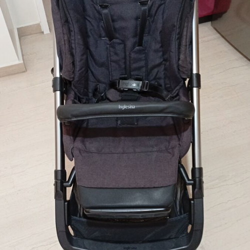 Inglesina Aptica stroller like new with footmuff and rain cover