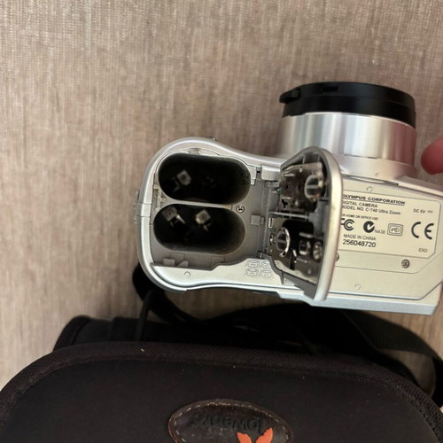 Olympus Camedia C750 Ultrazoom camera used with Lowepro case