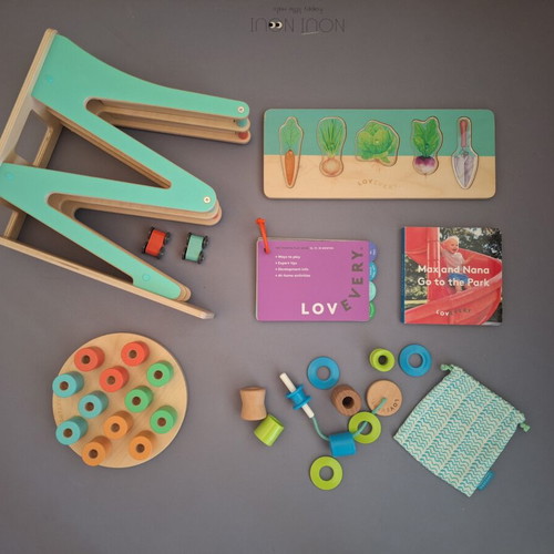 Lovevery The Pioneer Play Kit 16-18m baby toys