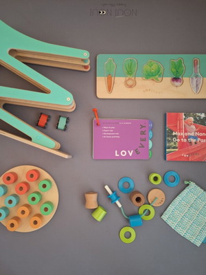 Lovevery The Pioneer Play Kit 16-18m baby toys