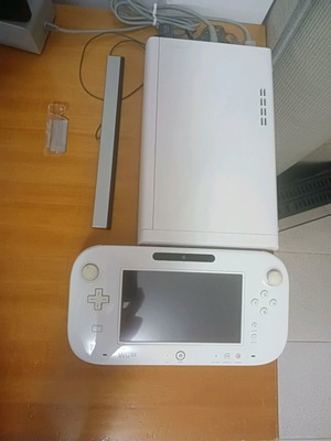 Nintendo Wii U κονσόλα μεταχειρισμένη 8 Gb με αξεσουάρ