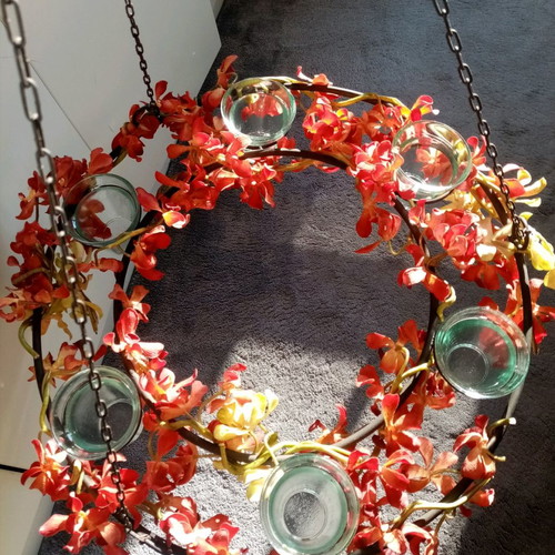 Decorative metal wreath like new with glass candle holders
