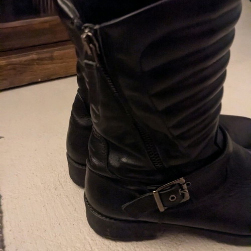 Black leather women's boots size 39 used with zipper