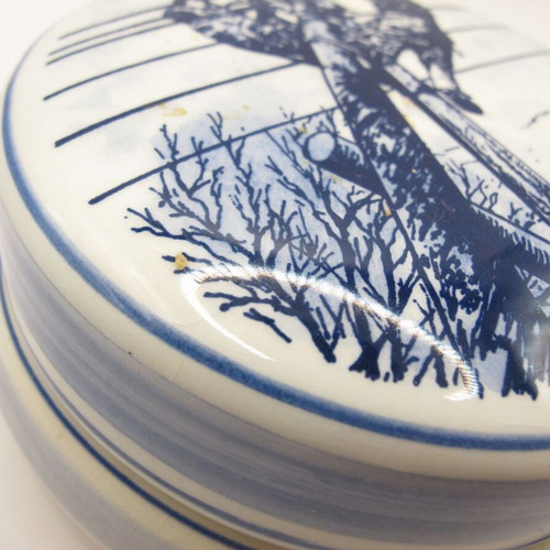 Delft porcelain box hand-painted like new, Sweden 1979