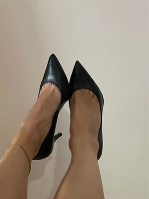 A To Z Greek leather low heel pumps black like new, size 38