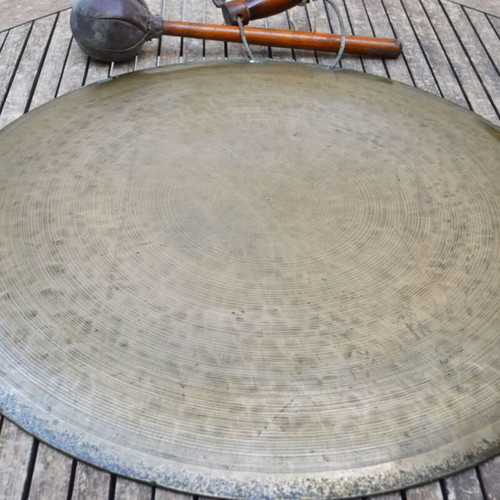 Zanchi Gong percussion instrument used, 1960s, 60 cm diameter with leather beater