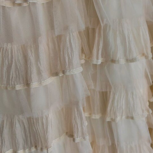 Mochy skirt beige like new, size Small with ruffles