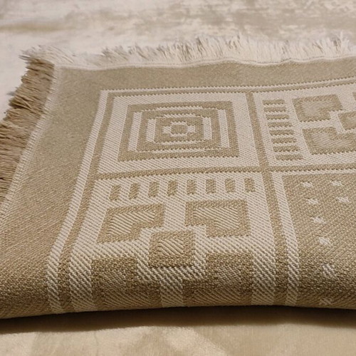 Nef-Nef beige-ecru throw like new with geometric pattern