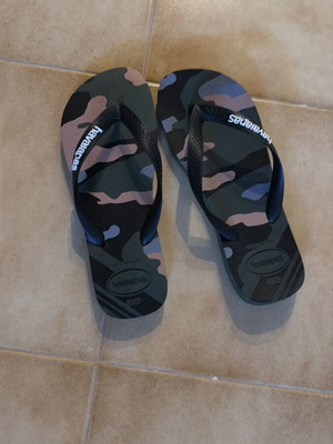 Havaianas flip flops new, size 39-40, black and green