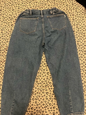 Τζιν παντελόνι Bershka μπλε σαν καινούργιο, μεγέθη XS και S