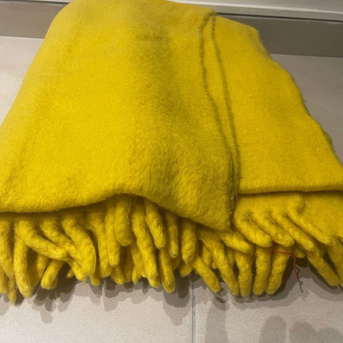 Wool blanket like new, yellow 1.55x2.10