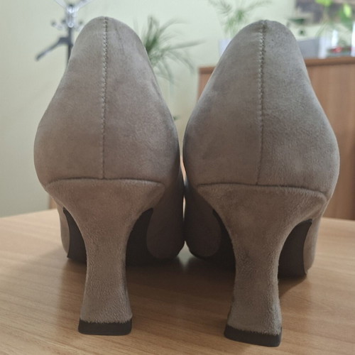 Marco Tozzi pumps size 38 like new, 6 cm heel, beige