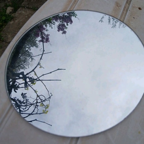 Round mirror used without marks