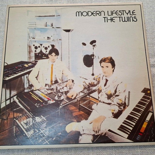 The Twins Modern Lifestyle LP like new, electronic