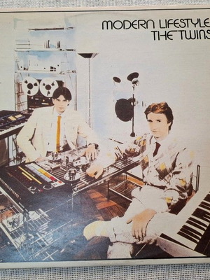 The Twins Modern Lifestyle LP σαν καινούργιο, ηλεκτρονική