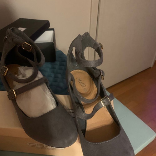 Melissa women's grey suede shoes like new with heels