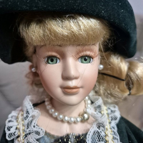 Porcelain collector doll Victoria DOLLS Rebecca like new