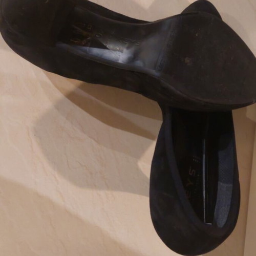 Keys black suede pumps size 40 like new
